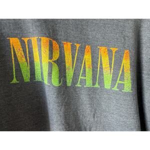 Nirvana‎ Smiley Face Rainbow Graphic Sweatshirt Size Medium Grunge 90s Alt Band